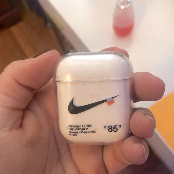 AirPods second generation with case